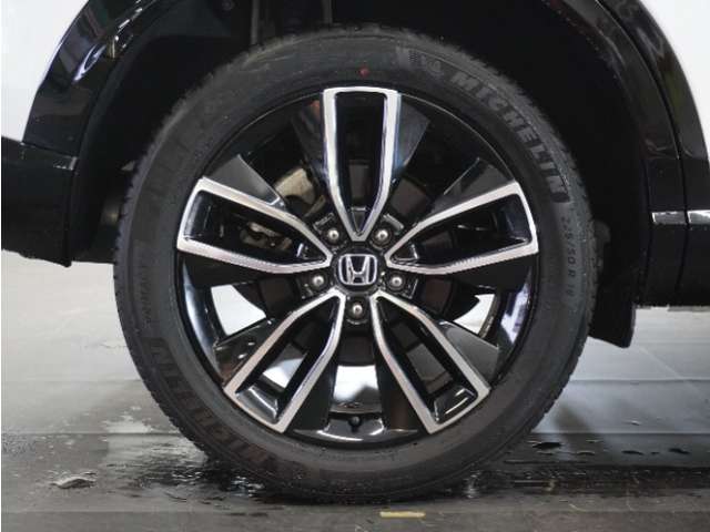 ◆純正アルミホイール装着車◆これで足元まわりも、おしゃれにきまります！