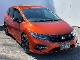 車体色は、クリアな輝きの中に深みのある、特別なオレンジ、プレミアムクリスタルオレンジメタリック です。