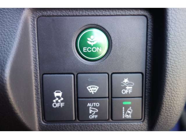 「ＥＣＯＮ」ボタンとは、ミッションとエアコンを自動的制御する為、より燃費向上につながります！