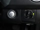 キーの所持だけで開錠と施錠、ボタン操作でエンジン始動＆停止可能な「キーレスゴー」。照度センサーを内蔵し、明るさに応じて自動点灯するオートライト機能付き。
