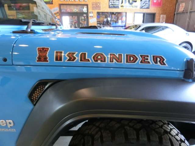 ジープ ラングラー アンリミテッド アイランダー 4WD 100台限定カラー 1オーナー 白トップ 広島県の詳細画像 その3