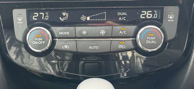 オートエアコン搭載で 温度調節や風量調節は自動で調節することが出来き、 手動で調節することもできるので 好みに合わせた温度設定が出来ます。