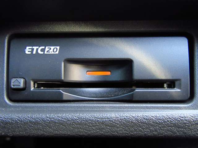 音声案内タイプETC装備☆最近はETC搭載車専用の高速道路出入り口も増えてきました。ＥＴＣがあれば、キャッシュレスで料金所をノンストップで通過できます。