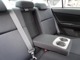 セカンドシートの真ん中には格納可能なドリンクホルダーがあるので、後席でも寛ぐことができます。