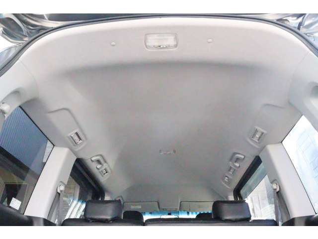 2010 Honda Stepwgn – thumbnail 28