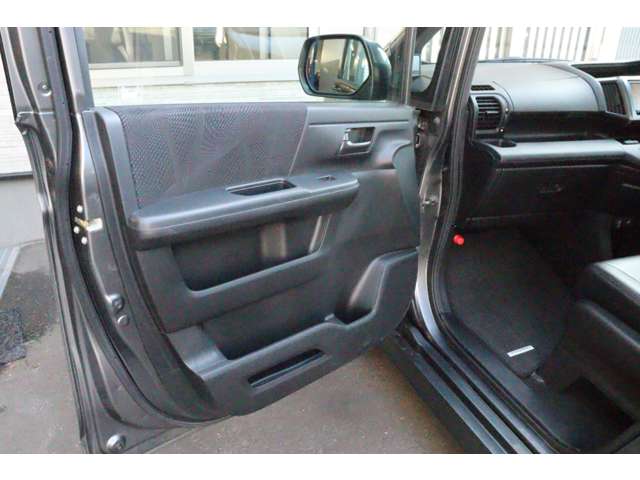 2010 Honda Stepwgn – thumbnail 32