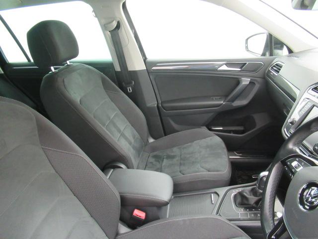 シートヒーター付き運転席。フォルクスワーゲンのシートは、ドライブ中の身体をしっかりと支え、正しい姿勢で運転することを考慮しています。