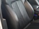 ・高級車の代名詞であるレザーシートのお車でございます。硬すぎず柔らかすぎないシートで長時間のドライブに最適です。