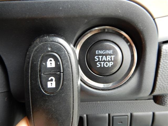 【キーレススタートシステム】バッグやポケットに入れたままでもドアの開錠・施錠ができます。エンジンのオン・オフ時もカギを取り出す必要がないからとても便利です。