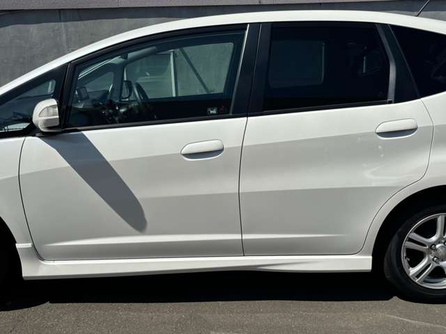 走り良しスタイル良し燃費良しのRSです。是非ご来店のうえ現車をご確認、また試乗などもしてみて下さい。お待ちしております。