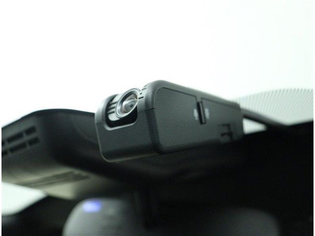 もしもの時に安心のドライブレコーダーです。事故後のトラブル回避にも役立ちます。