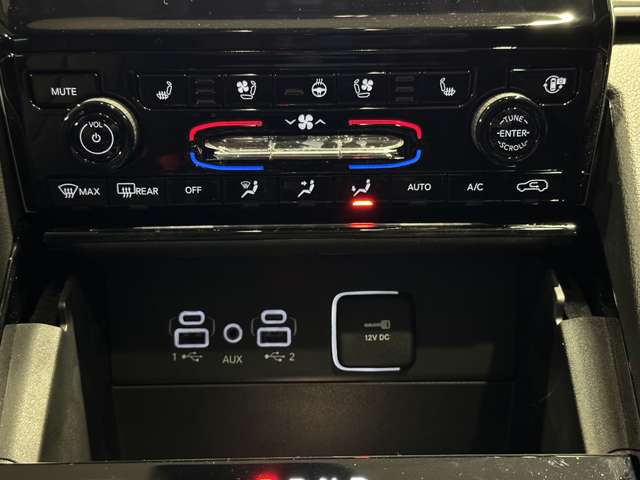 ジープ グランドチェロキー リミテッド 4WD 試乗車UP・サンルーフ・AppleCarplay・ETC 東京都の詳細画像 その17