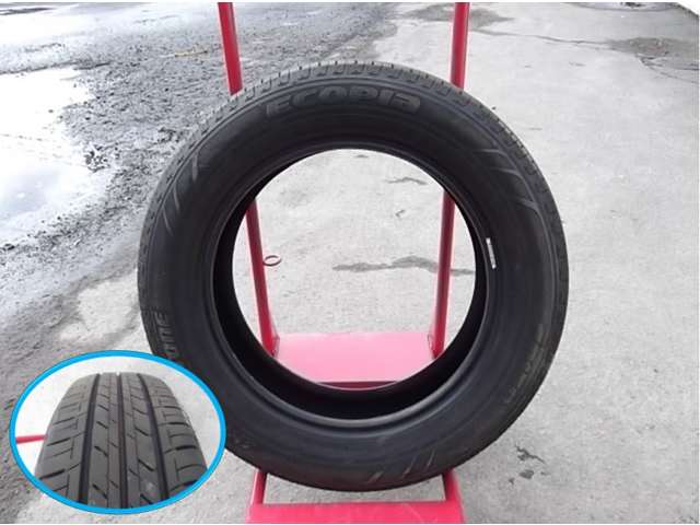 ・夏タイヤの積み込みはございますがホイールは装着されていませんのでご相談下さい。（タイヤの残り溝は約６ミリです。）