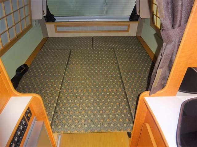 畳天板は裏がセカンドシートと同じ柄の生地を使用したリバーシブル使用！畳、布地と使い分けできるのもポイントです！