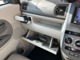 グローブボックスは車検証ケース等収納もしっかりできます！助手席側のドリンクホルダーも収納式になります！