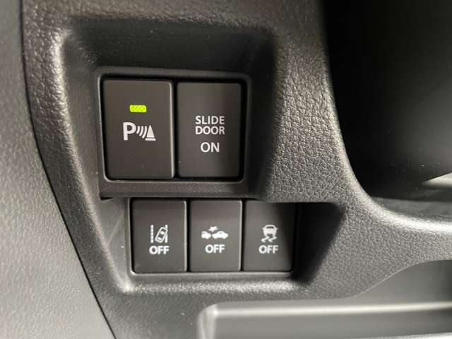 「リヤパーキングセンサー」バック時に、４つの超音波センサーで車両後方にある障害物を検知し、４段階のブザー音でドライバーにお知らせしてくれます！