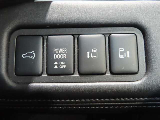 運転席からスライドドアの開閉がスイッチ操作で可