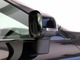 ターンシグナルランプ内蔵ドアミラーが被視認性に優れる場所に設置され、巻き込みや右直事故のリスクを軽減してくれます。コントラストが美しい、R-Design専用のグロッシーブラック・ドアミラーカバーです。