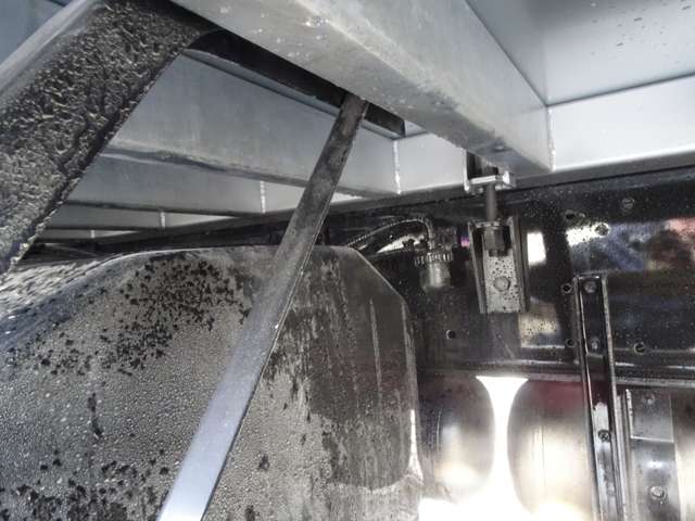 いすゞ ギガ 11トン 4軸低床 4段クレーン ラジコン セルフ 油圧登坂板 ロングジャッキ 北海道の詳細画像 その17