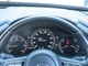 運転席にはフロントガラス照射タイプのアクティブ・ドライビング・ディスプレイを搭載。さらに、ＴＳＲ交通標識認識システムを装備。速度制限などの標識をカラーで表示します。