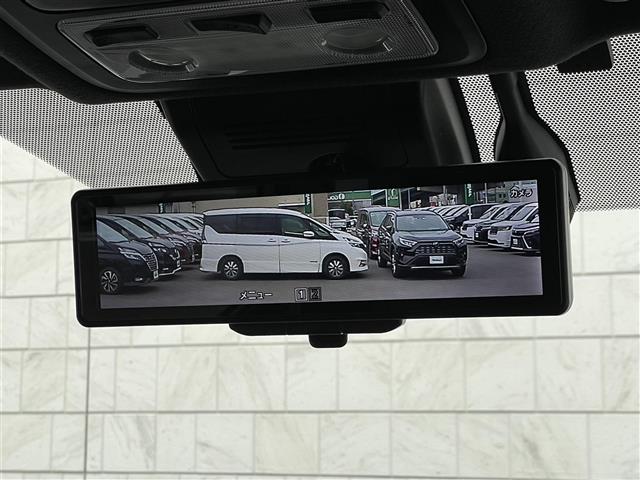 【 デジタルインナーミラー/インテリジェントルームミラー 】車両後方カメラの映像をインナーミラー内のディスプレイに表示します。