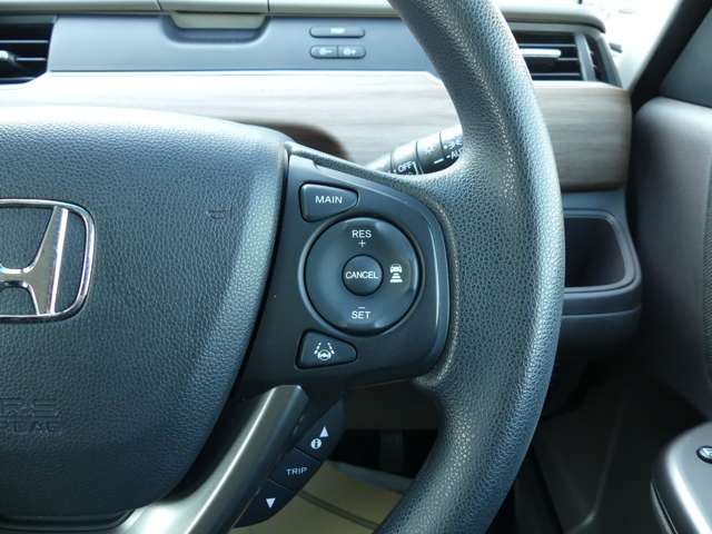 Honda SENSING（安全運転支援システム）装着車です。先進技術でお客様のドライブを様々なシーンでサポートいたします。