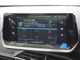 【タッチスクリーン】車の設定やオーディオシステムの操作などが行えます。さらにオプションのナビゲーションユニットを接続すると地図を表示することができます。