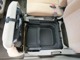 助手席シート下には便利な収納ボックスがあります！！