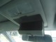 運転席　助手席の天井にはメガネケースが標準装備されています。メガネ（サングラス）を収納したり小物を入れたりちょっとした時に役立ちますよね。
