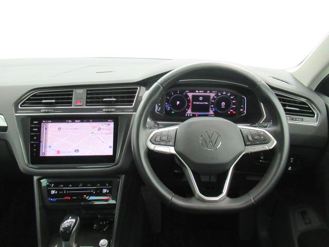 VW車らしいシンプルでいて高級感も兼ね備えたコクピット。