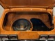 スペアタイヤと燃料タンクはトランクボードの下に装着されております。燃料タンクは切開を行い、錆を除去した後に内部をコーティングしてありますので、サビによる燃料詰まりの心配もございません！