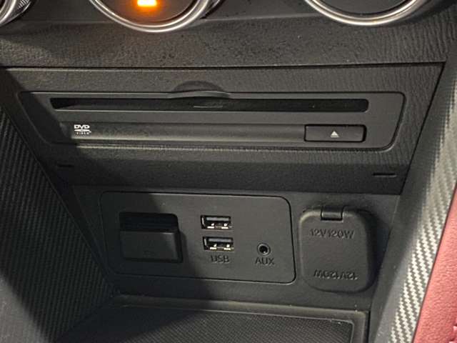 Mazda OPCD/DVD挿入口/AUX/USB/SDoui