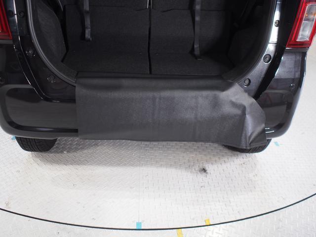 車いす積み下ろしの際に車いすを保護するマットが装備されています。