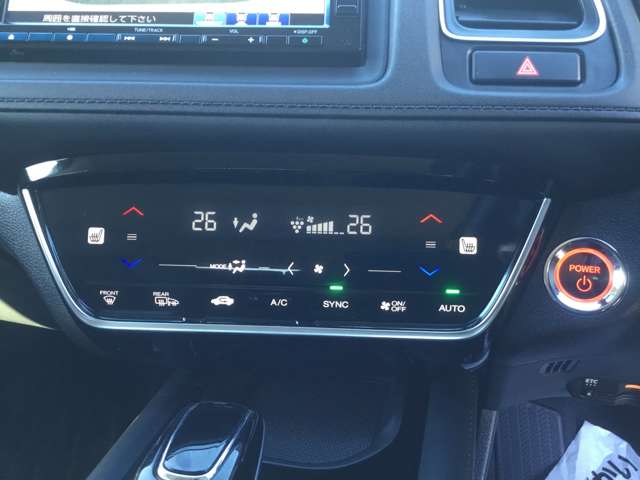 エアコンはオートエアコンになります♪車内を快適な温度で保ってくれます！