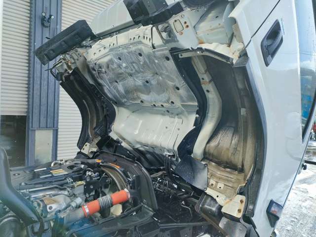 いすゞ エルフ 2tアルミバン 4WD P/G付 ラッシングレール2段 北海道の詳細画像 その18