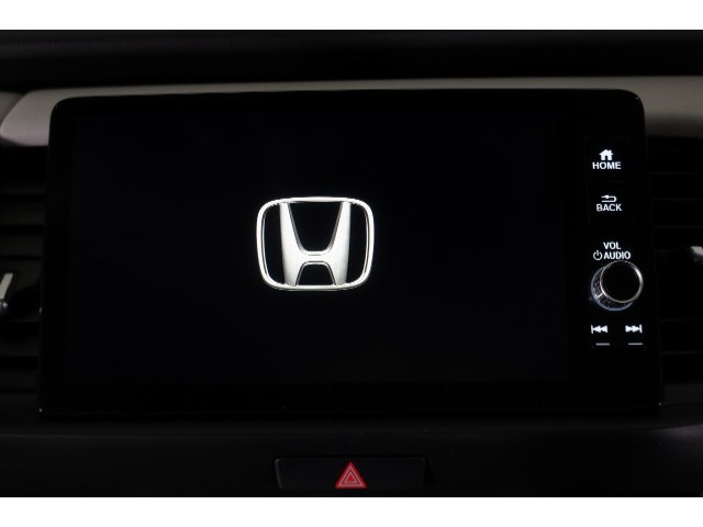 Honda CONEECT対応で、更に便利が広がったナビディスプレーです♪もちろんＦＭ／ＡＭラジオもお聞きいただけますよ♪