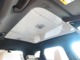 【パノラミックルーフ（メーカーオプション参考価格：291,000円）】後席まで広がるパノラミックルーフは遮るものがなく、開放的な車内空間を提供致します。