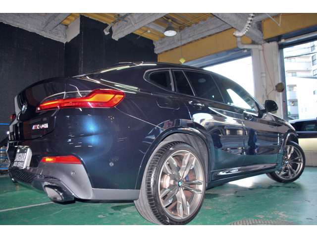 BMW Xモデルならではのパワフルさと、クーペのスポーティでエレガントなデザインを融合したミドル・クラススポーツ・アクティビティ・クーペ「X4」。
