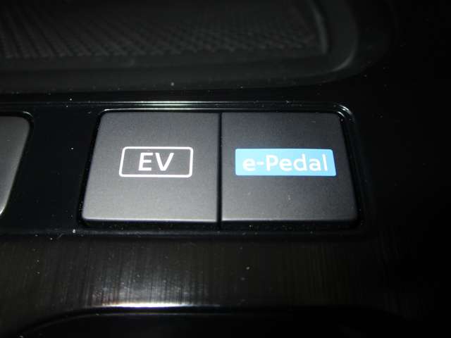 e-Pedalは、アクセルペダルの踏み加減を調整するだけで発進、加速、減速、停止までをコントロールすることができます♪ブレーキランプは減速時と停止時に点灯するので安心です☆