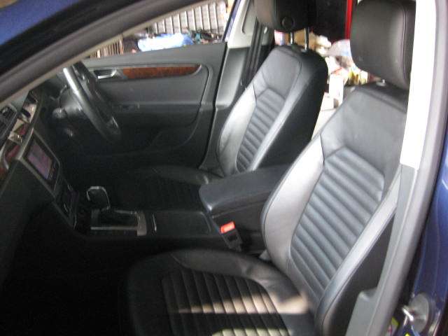 運転席、助手席シートの背もたれ真ん中部分はエアーにて調整可能です。
