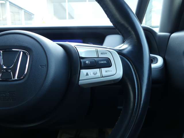 Honda SENSING（安全運転支援システム）装着車です。先進技術でお客様のドライブを様々なシーンでサポートいたします。