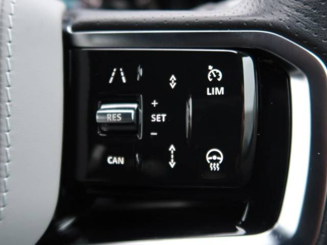 アダプティブクルーズコントロールは、前方の車両の速度に合わせて安全な車間を保ち、先進のクルージングをサポート。安心ができ、より快適なドライブをサポートいたします。