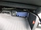 運転席シートの下にはパンク修理剤とシガー電源から起動ができるコンプレッサーが収納されています！