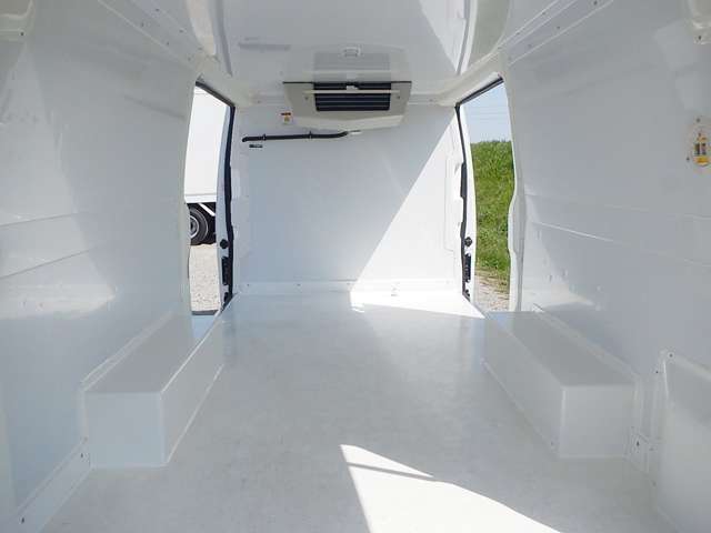 日産 NV350キャラバン 中温冷蔵冷凍車5℃ 1.25t 両側サイド5ドア エマージョンブレーキ付 ワンオーナー車 埼玉県の詳細画像 その9