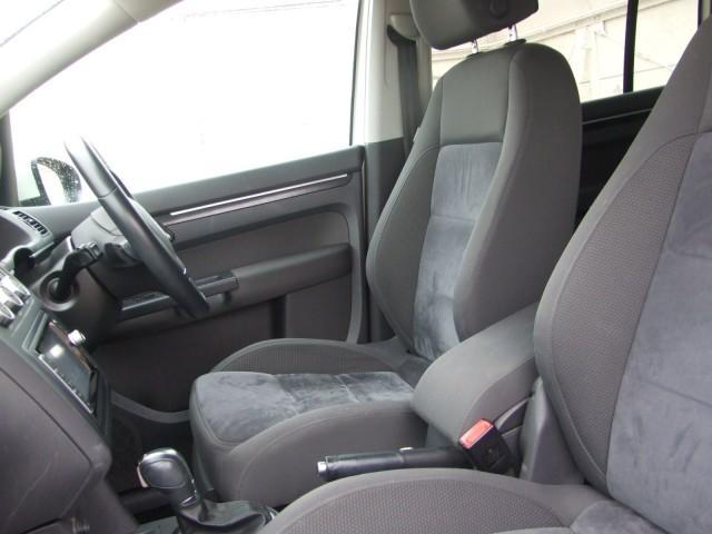 フロントシートはバケット形状で収まりがよく、ミニバンでありながらしっかりとしたシートです。