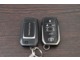 スマートキー２個です。　スマートキーを携帯していれば、バッグから取り出さずにドアの解錠・施錠が行えます。
