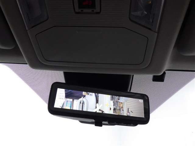 デジタルインナーミラー付いてます！車両後方カメラの映像を表示します。切替レバーで鏡面ミラーモードに切り替えます♪