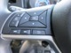 ハンドルに付いたコントロールスイッチ　走行中でもハンドルから手を離すことなくメーター内のインジケーターの表示切替・ＡＶの音量調整やメディアの切り替えが出来ます。