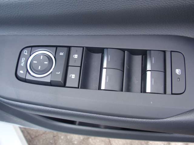 トヨタ プリウス 2.0 G E-Four 4WD パノラマビューBSM ETC2.0 未使用車 青森県の詳細画像 その19