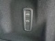 電子制御エアサスペンション付なので、リアサスの車高調整スイッチがついています。